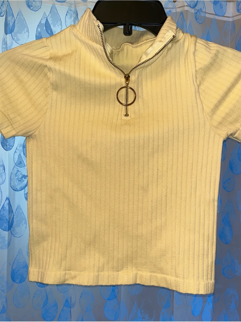 SO LIGHT YELLOW Ribbed Short-Sleeve Cropped Mock Neck Top with Ring Zip